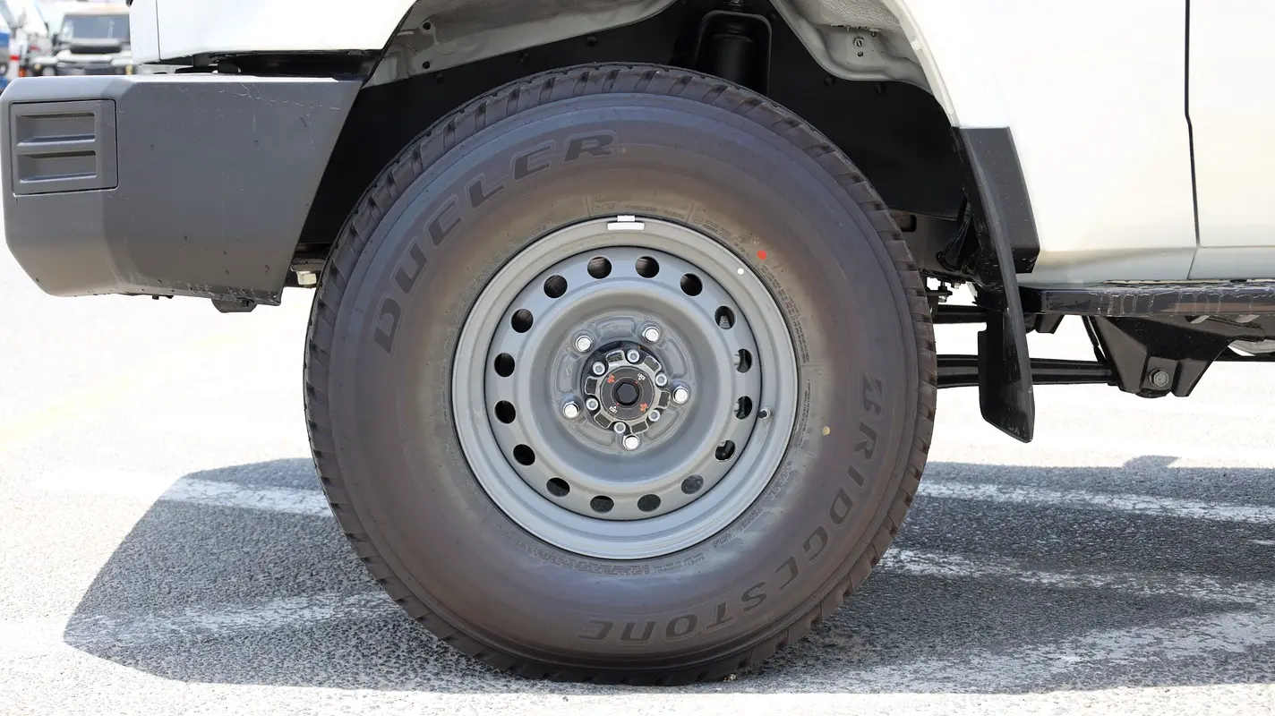 واردات Toyota Land Cruiser 70 Series 2026 از دبی — منطقه آزاد کیش و قشم — خودرو Toyota — تصویر 12