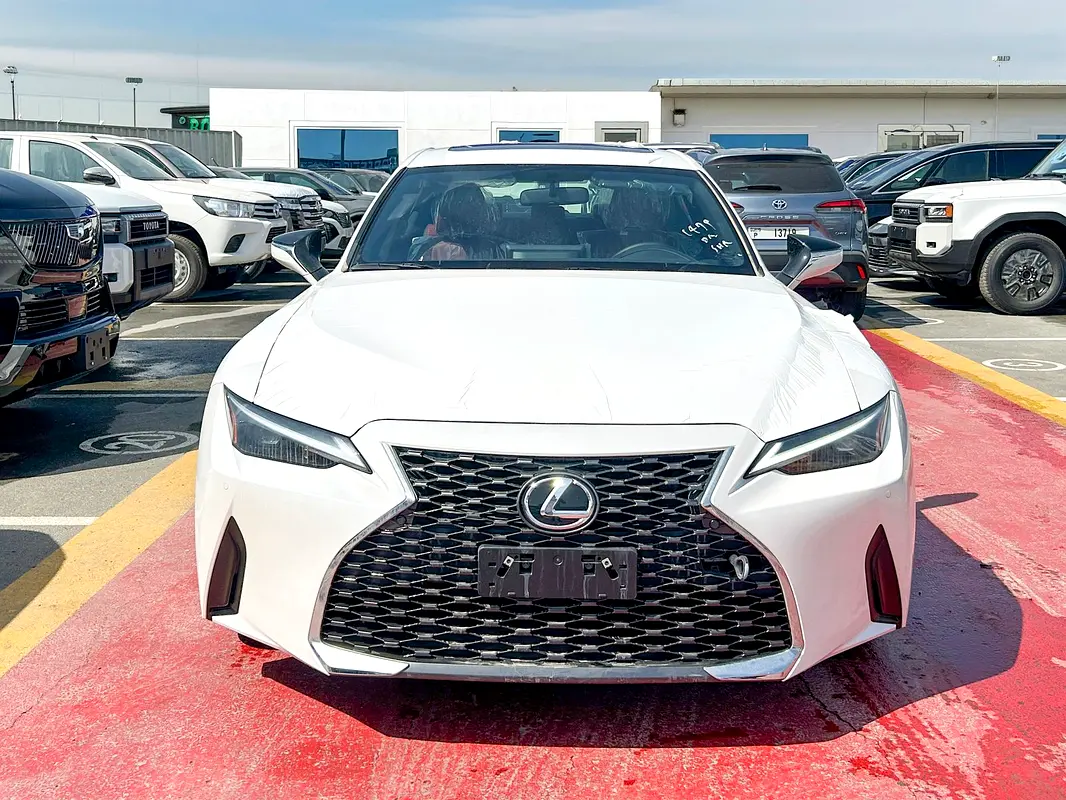 واردات Lexus IS Series 2025 از دبی — منطقه آزاد کیش و قشم — خودرو Lexus — تصویر 2