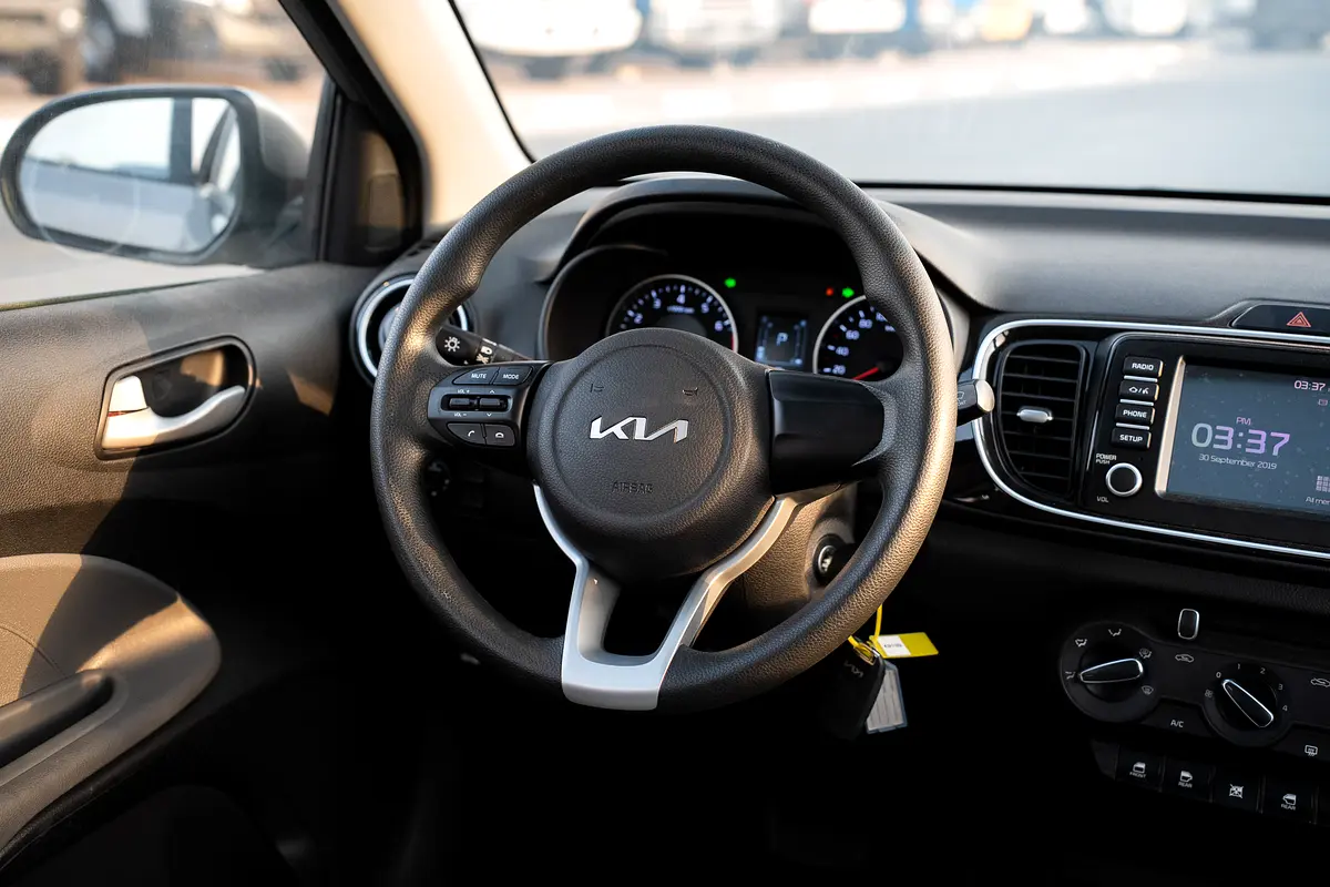 واردات Kia Pegas 2025 از دبی — منطقه آزاد کیش و قشم — خودرو Kia — تصویر 9