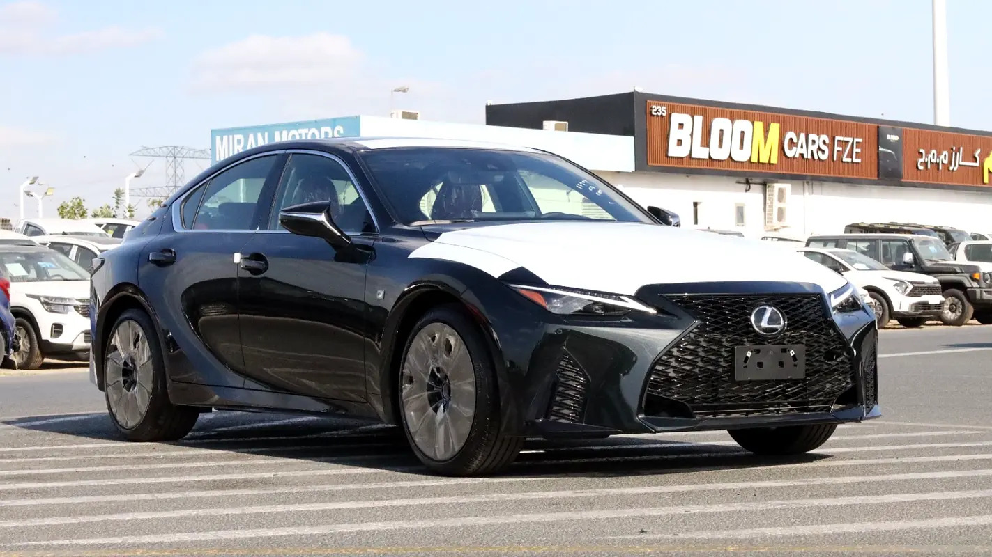 واردات Lexus IS Series 2025 از دبی — منطقه آزاد کیش و قشم — خودرو Lexus — تصویر 3