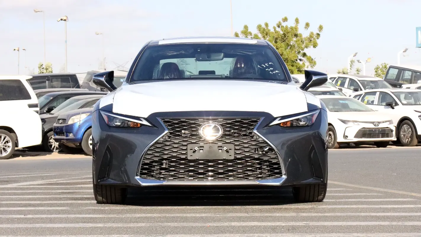 واردات Lexus IS Series 2025 از دبی — منطقه آزاد کیش و قشم — خودرو Lexus — تصویر 3
