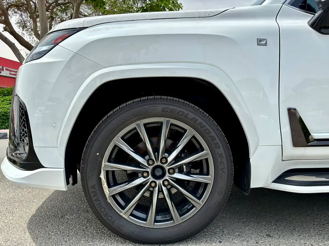 واردات Lexus LX Series 2025 از دبی — منطقه آزاد کیش و قشم — خودرو Lexus — تصویر 5