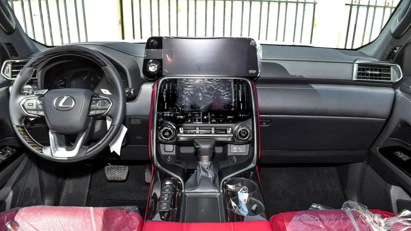 واردات Lexus LX Series 2026 از دبی — منطقه آزاد کیش و قشم — خودرو Lexus — تصویر 14