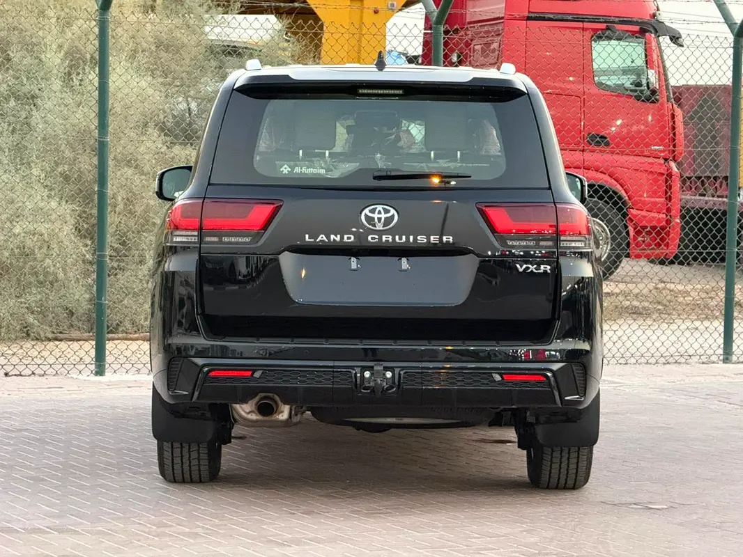 واردات Toyota Land Cruiser 2026 از دبی — منطقه آزاد کیش و قشم — خودرو Toyota — تصویر 7