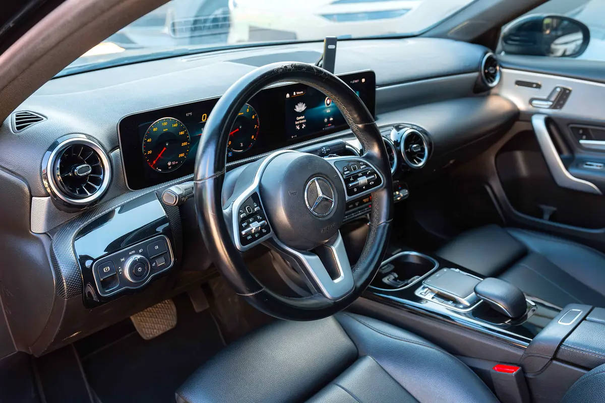 واردات Mercedes-Benz A Class 2019 از دبی — منطقه آزاد کیش و قشم — خودرو Mercedes-Benz — تصویر 7