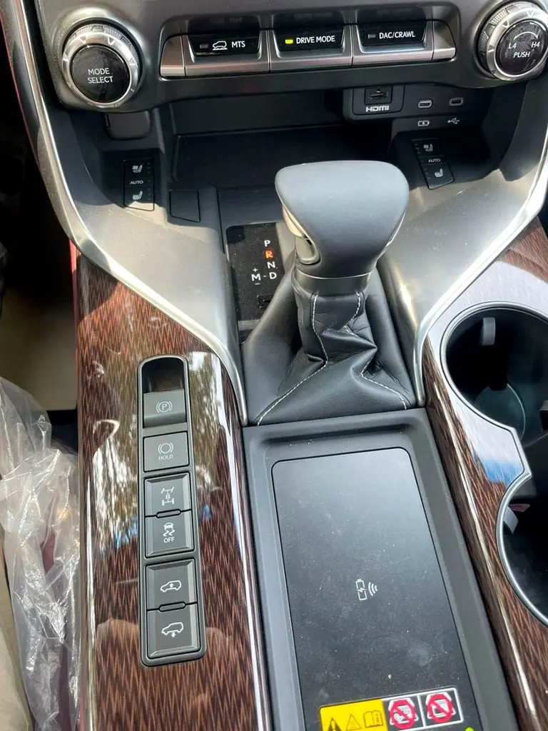 واردات Lexus LX Series 2026 از دبی — منطقه آزاد کیش و قشم — خودرو Lexus — تصویر 13