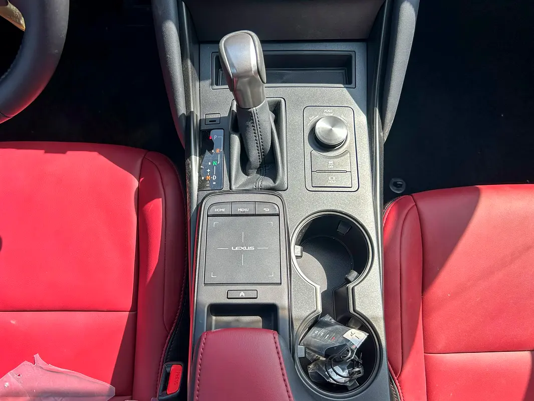 واردات Lexus IS Series 2025 از دبی — منطقه آزاد کیش و قشم — خودرو Lexus — تصویر 11