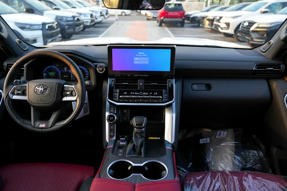 واردات Toyota Land Cruiser 2026 از دبی — منطقه آزاد کیش و قشم — خودرو Toyota — تصویر 19