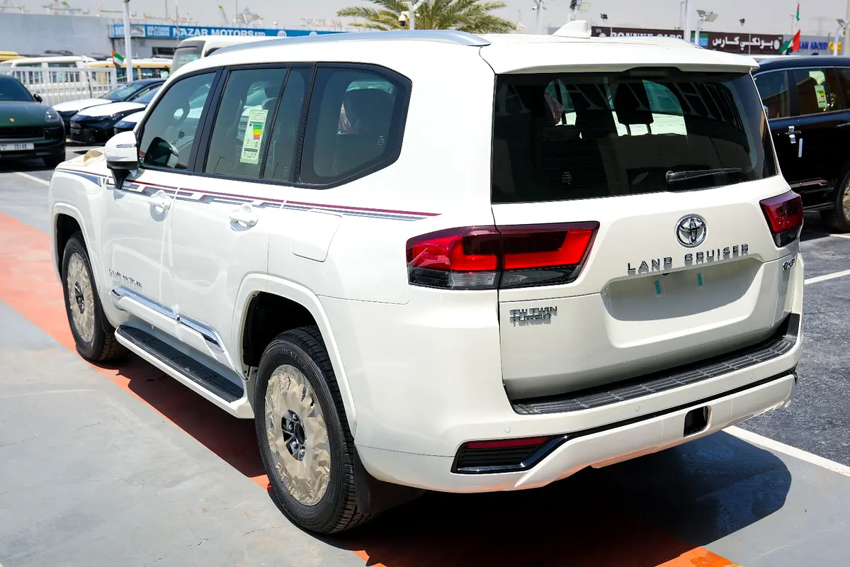 واردات Toyota Land Cruiser 2026 از دبی — منطقه آزاد کیش و قشم — خودرو Toyota — تصویر 4