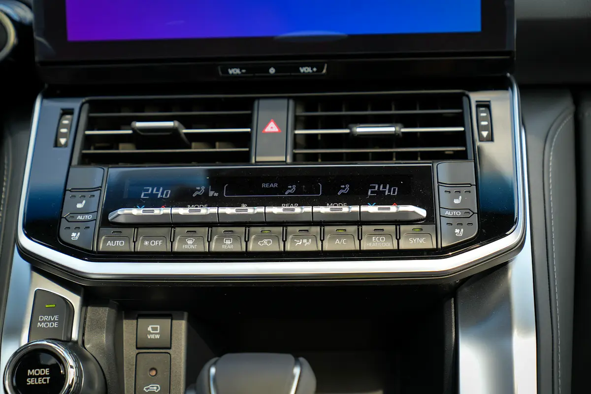 واردات Toyota Land Cruiser 2026 از دبی — منطقه آزاد کیش و قشم — خودرو Toyota — تصویر 19