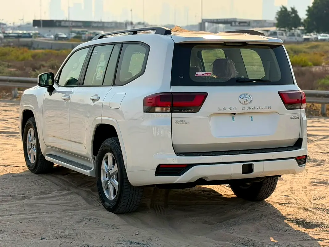 واردات Toyota Land Cruiser 2026 از دبی — منطقه آزاد کیش و قشم — خودرو Toyota — تصویر 6