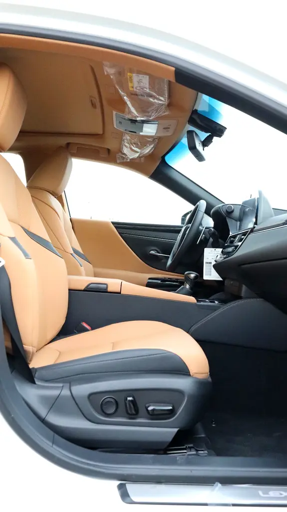 واردات Lexus ES Series 2025 از دبی — منطقه آزاد کیش و قشم — خودرو Lexus — تصویر 9