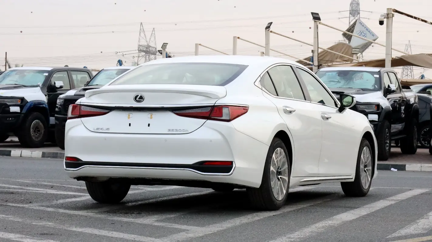 واردات Lexus ES Series 2025 از دبی — منطقه آزاد کیش و قشم — خودرو Lexus — تصویر 4