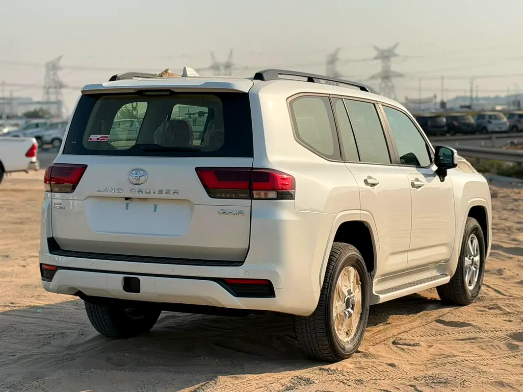 واردات Toyota Land Cruiser 2026 از دبی — منطقه آزاد کیش و قشم — خودرو Toyota — تصویر 8