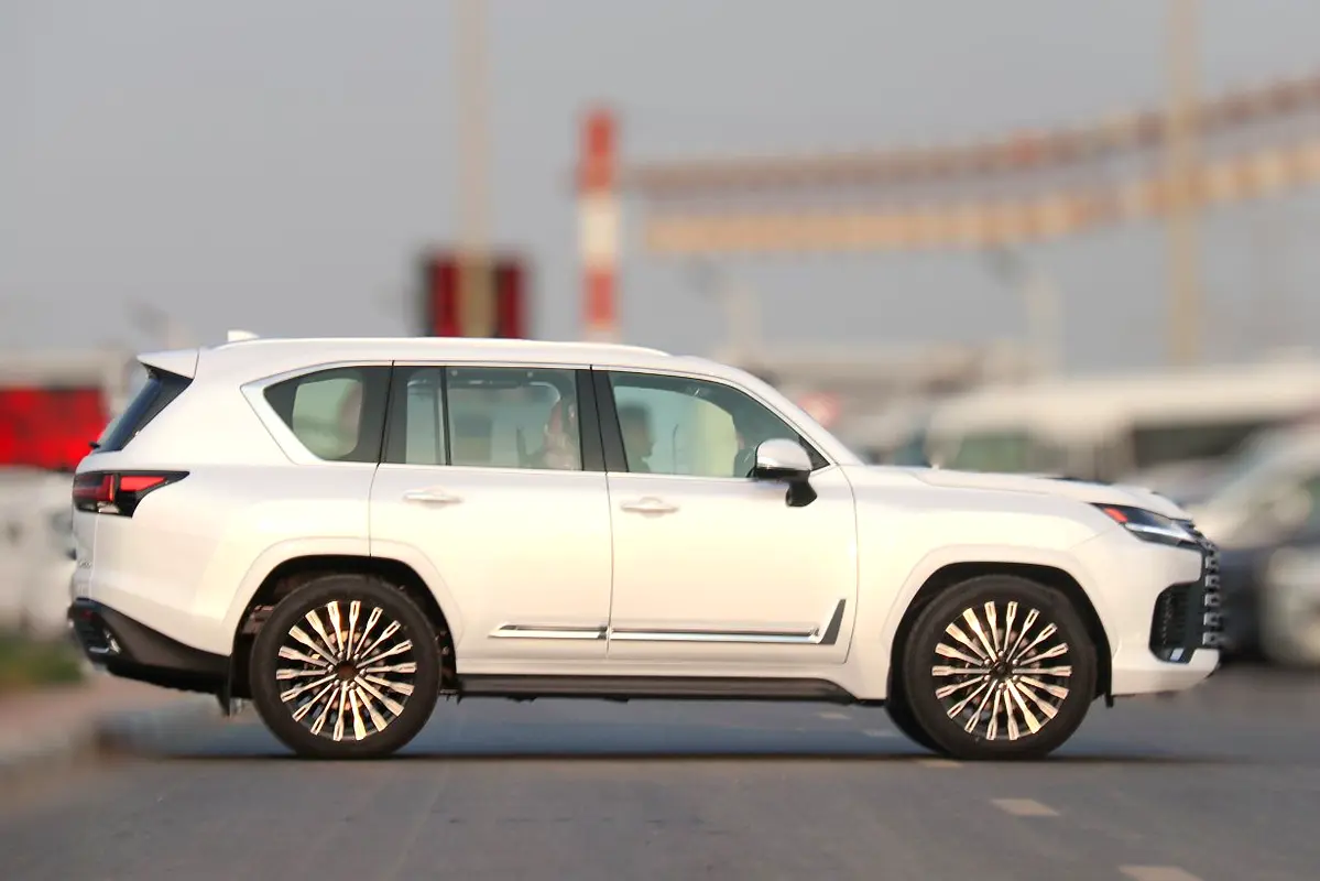 واردات Lexus LX Series 2026 از دبی — منطقه آزاد کیش و قشم — خودرو Lexus — تصویر 3