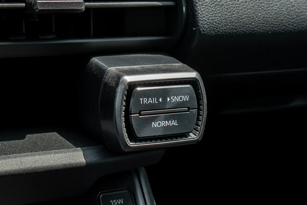 واردات Toyota RAV 4 2026 از دبی — منطقه آزاد کیش و قشم — خودرو Toyota — تصویر 18