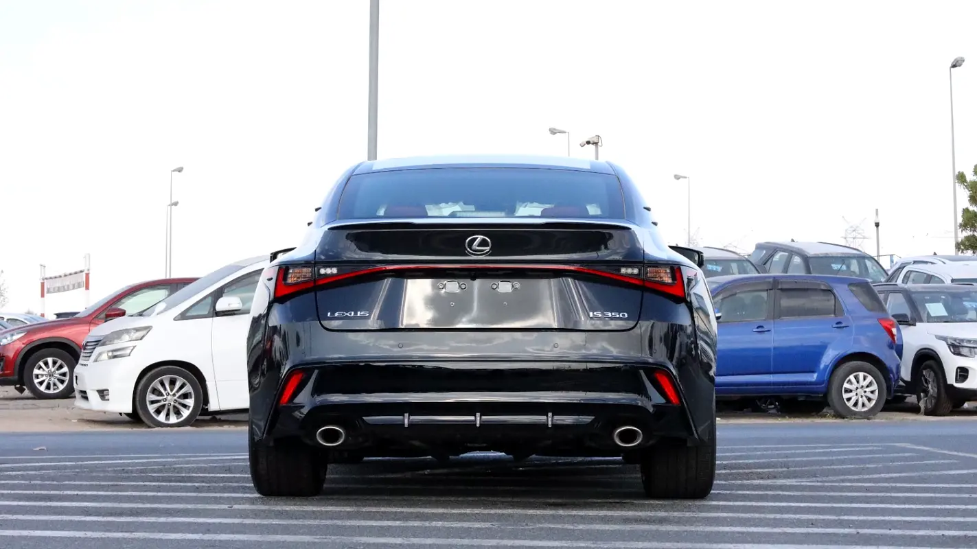 واردات Lexus IS Series 2025 از دبی — منطقه آزاد کیش و قشم — خودرو Lexus — تصویر 5