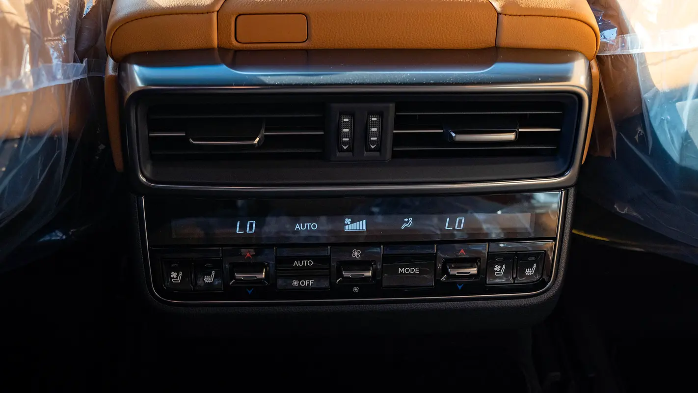 واردات Lexus LX Series 2026 از دبی — منطقه آزاد کیش و قشم — خودرو Lexus — تصویر 19