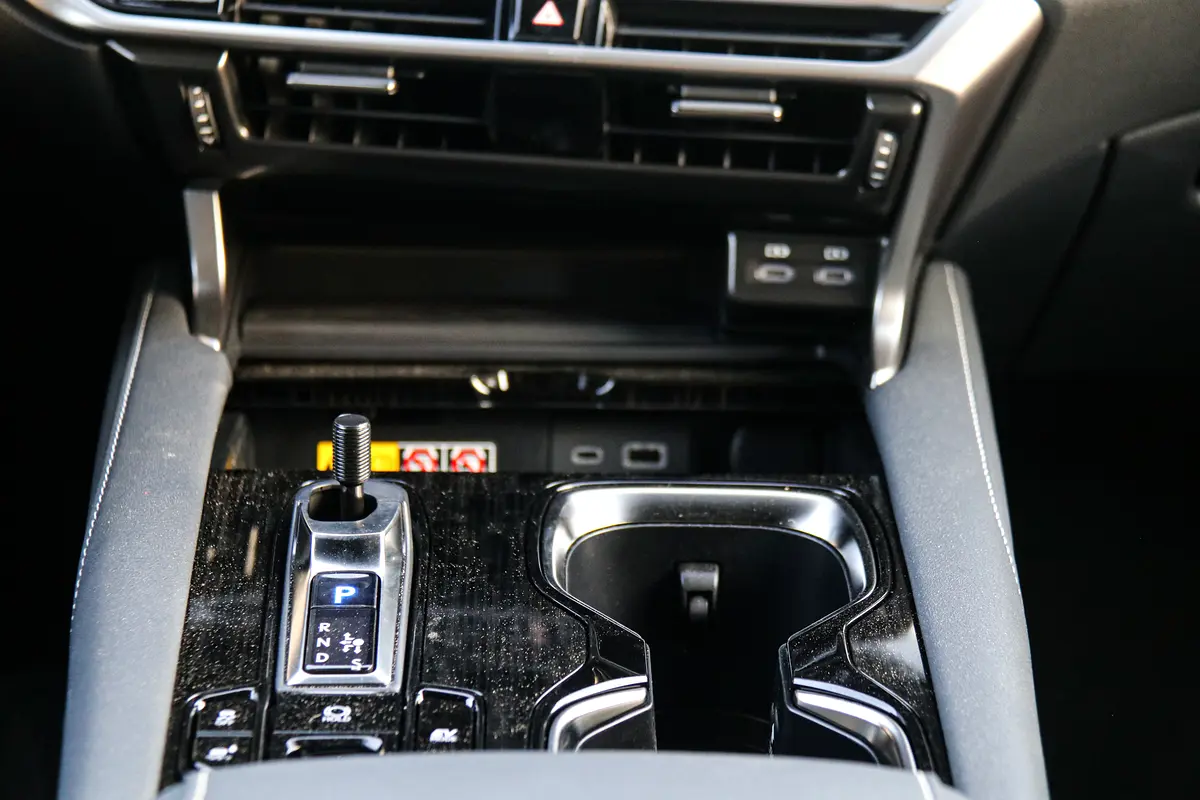 واردات Lexus RX Series 2026 از دبی — منطقه آزاد کیش و قشم — خودرو Lexus — تصویر 10