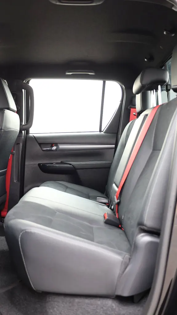 واردات Toyota Hilux 2026 از دبی — منطقه آزاد کیش و قشم — خودرو Toyota — تصویر 18